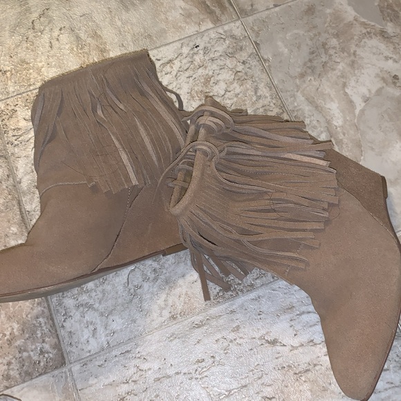 Chinese Laundry tan suede boots with fringe wedges size 9.5 - Picture 3 of 8